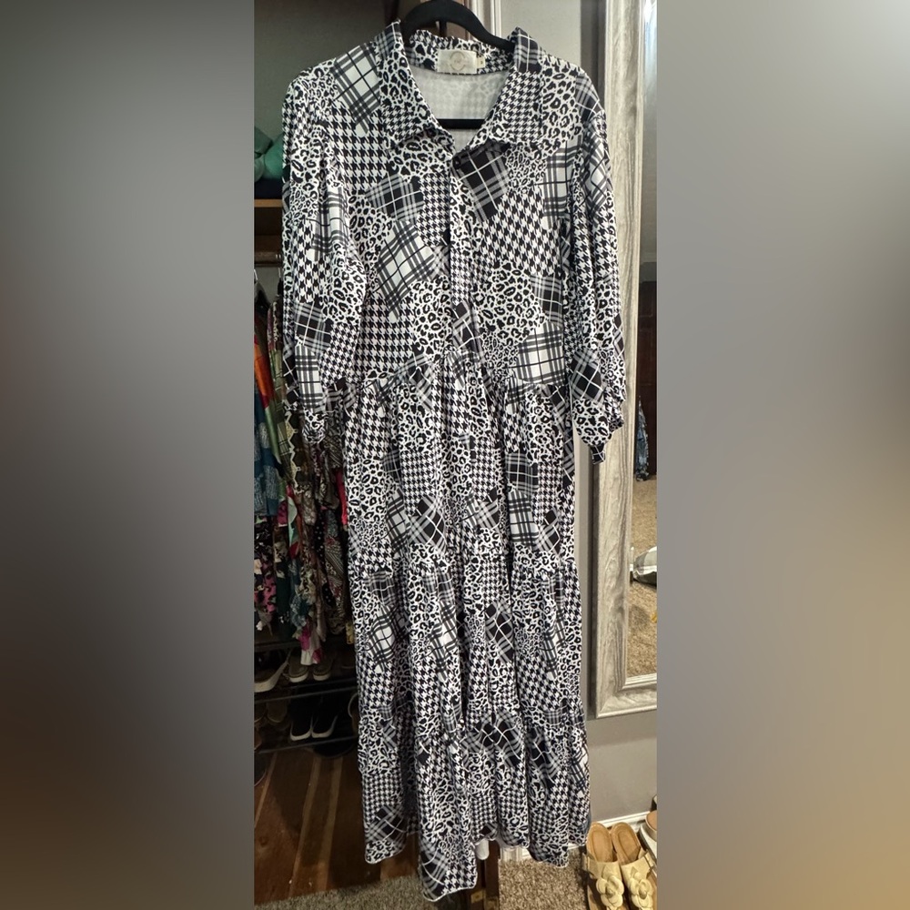 Elegant Monochrome Long Sleeve Dress